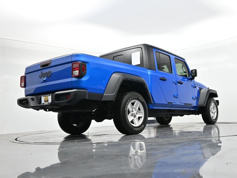 Jeep Gladiator Vehicle Full-screen Gallery Image 21