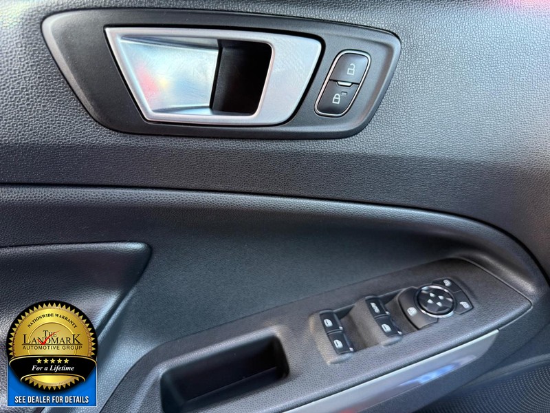 Ford EcoSport Vehicle Full-screen Gallery Image 8