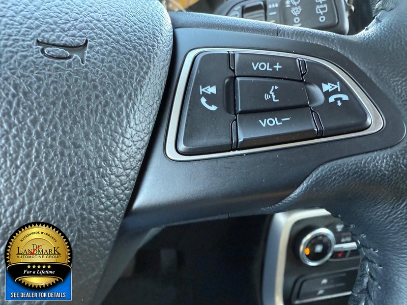 Ford EcoSport Vehicle Full-screen Gallery Image 11