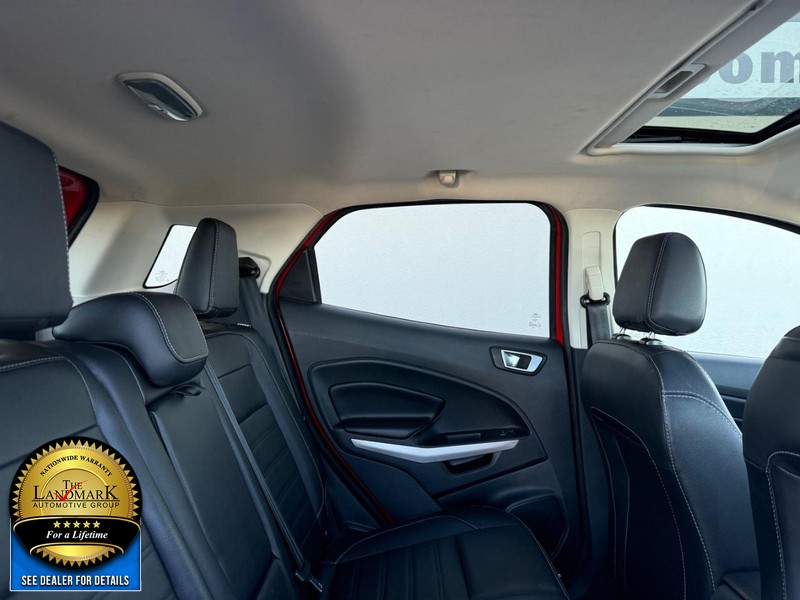 Ford EcoSport Vehicle Full-screen Gallery Image 16