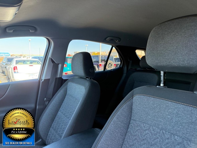 Chevrolet Equinox Vehicle Full-screen Gallery Image 11