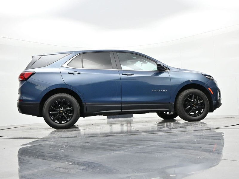 Chevrolet Equinox Vehicle Full-screen Gallery Image 25