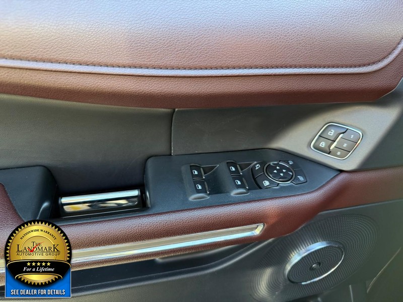 Ford Expedition Vehicle Full-screen Gallery Image 8