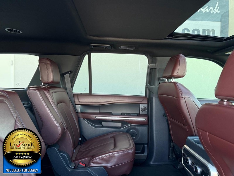 Ford Expedition Vehicle Full-screen Gallery Image 16