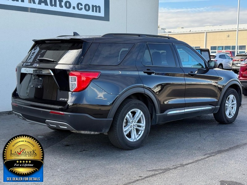 Ford Explorer Vehicle Full-screen Gallery Image 3