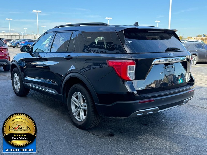 Ford Explorer Vehicle Full-screen Gallery Image 6