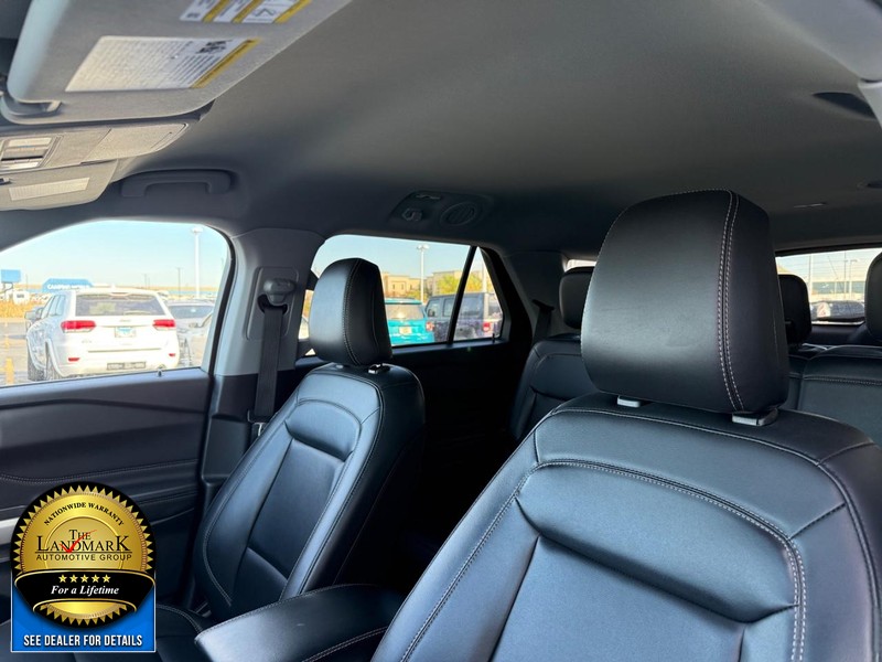 Ford Explorer Vehicle Full-screen Gallery Image 9