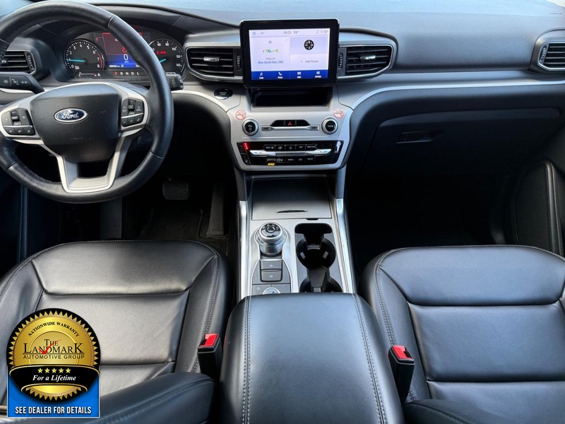 Ford Explorer Vehicle Full-screen Gallery Image 17