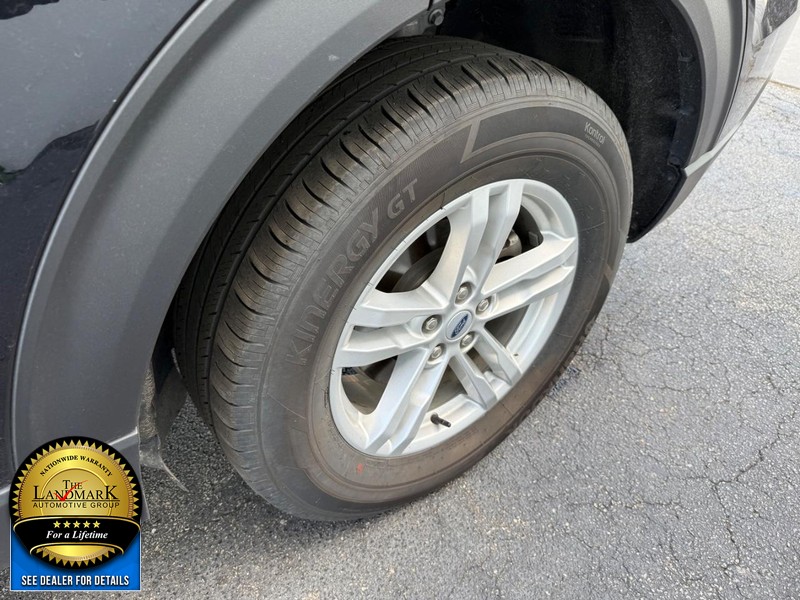 Ford Explorer Vehicle Full-screen Gallery Image 21