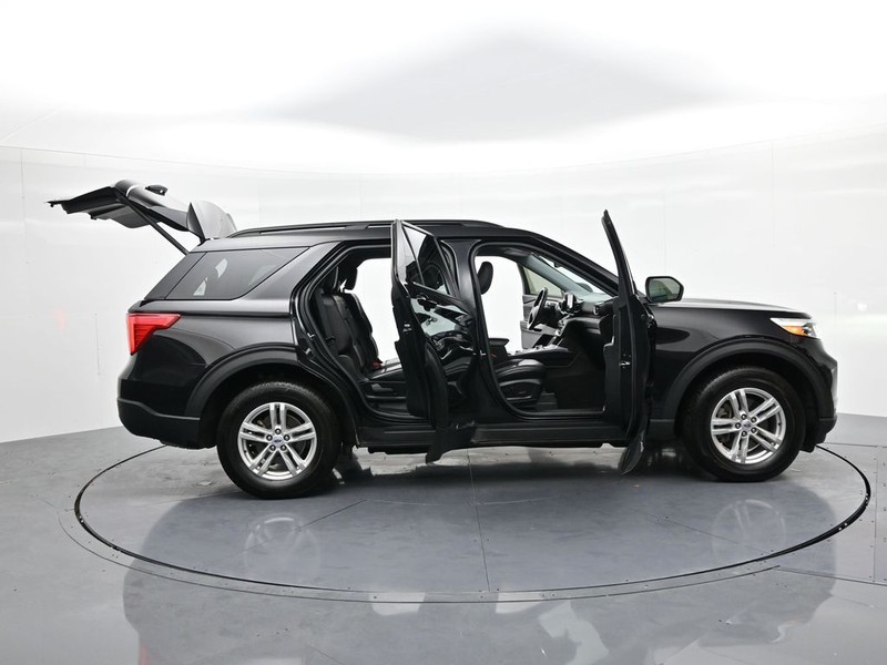 Ford Explorer Vehicle Full-screen Gallery Image 23