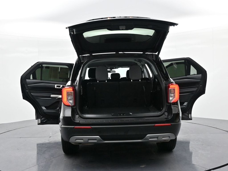 Ford Explorer Vehicle Full-screen Gallery Image 26