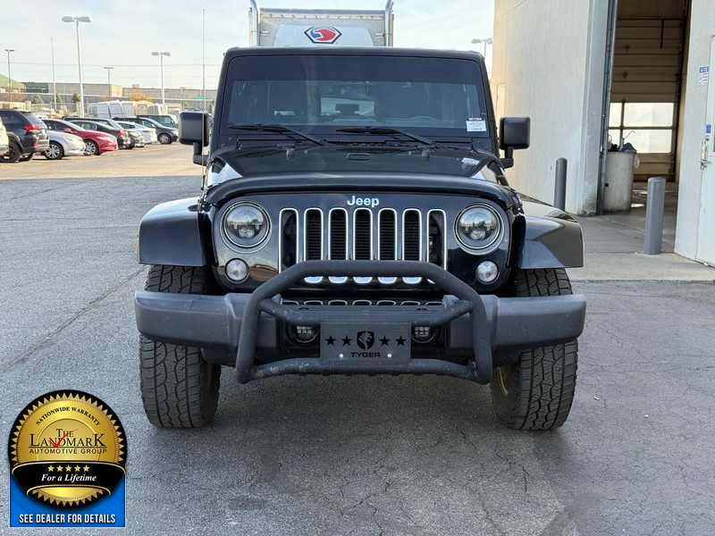 Jeep Wrangler Vehicle Full-screen Gallery Image 4