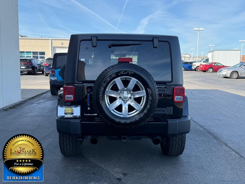 Jeep Wrangler Vehicle Full-screen Gallery Image 7