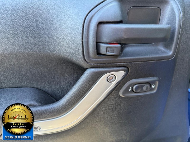 Jeep Wrangler Vehicle Full-screen Gallery Image 8