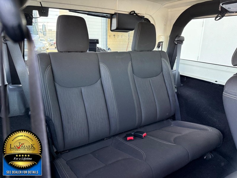 Jeep Wrangler Vehicle Full-screen Gallery Image 14