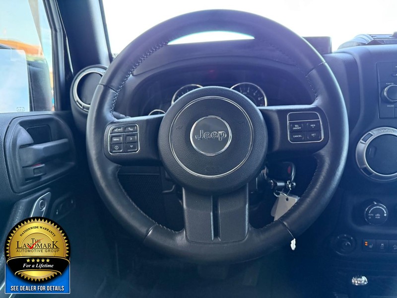 Jeep Wrangler Vehicle Full-screen Gallery Image 16