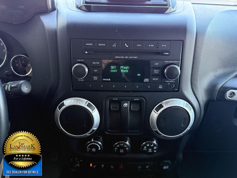 Jeep Wrangler Vehicle Full-screen Gallery Image 17