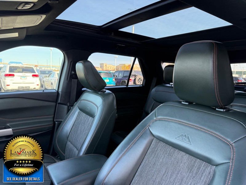 Ford Explorer Vehicle Full-screen Gallery Image 9