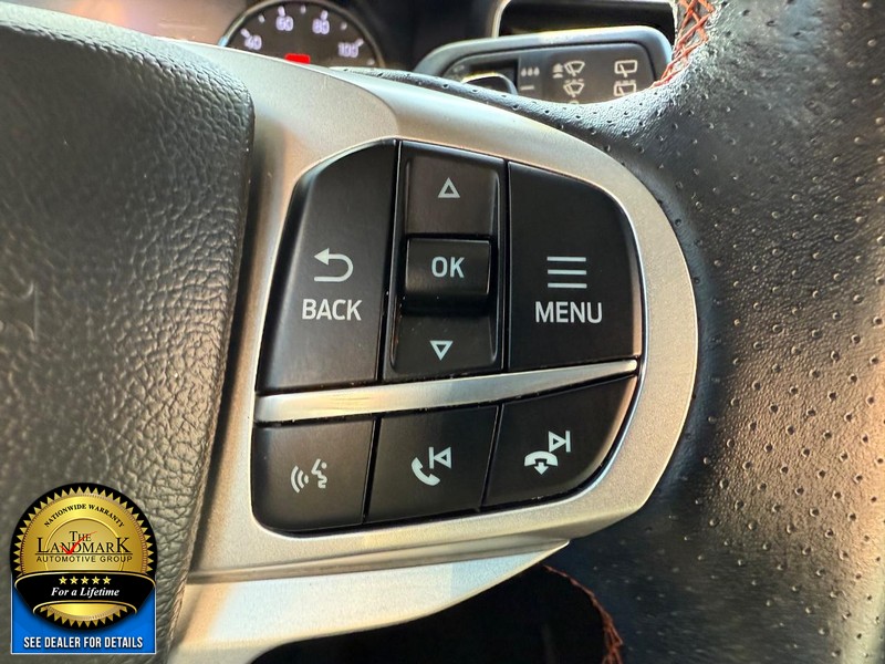 Ford Explorer Vehicle Full-screen Gallery Image 11