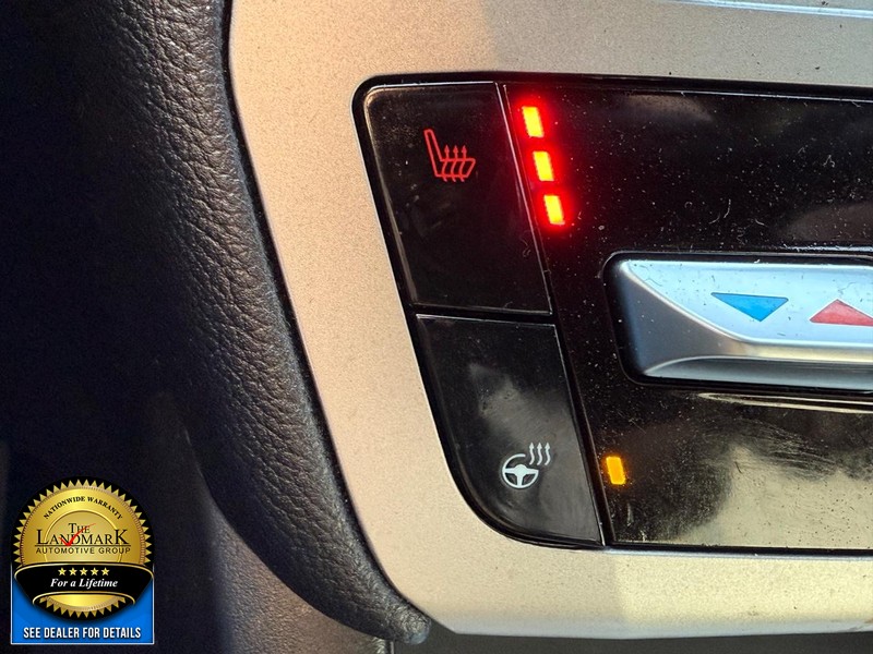 Ford Explorer Vehicle Full-screen Gallery Image 15