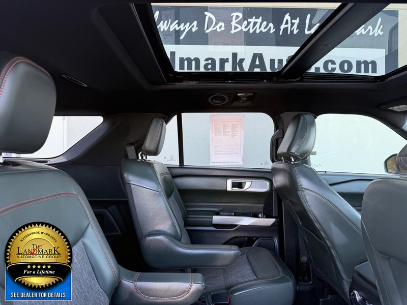 Ford Explorer Vehicle Full-screen Gallery Image 17