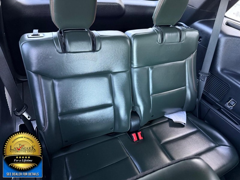 Ford Explorer Vehicle Full-screen Gallery Image 19