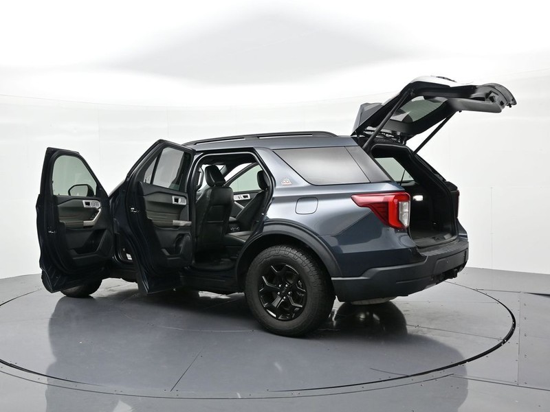 Ford Explorer Vehicle Full-screen Gallery Image 26