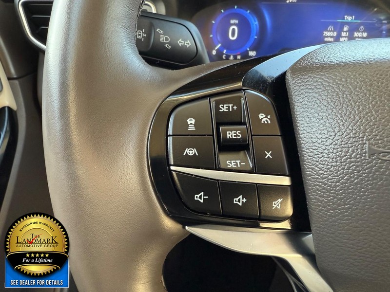 Ford Explorer Vehicle Full-screen Gallery Image 10