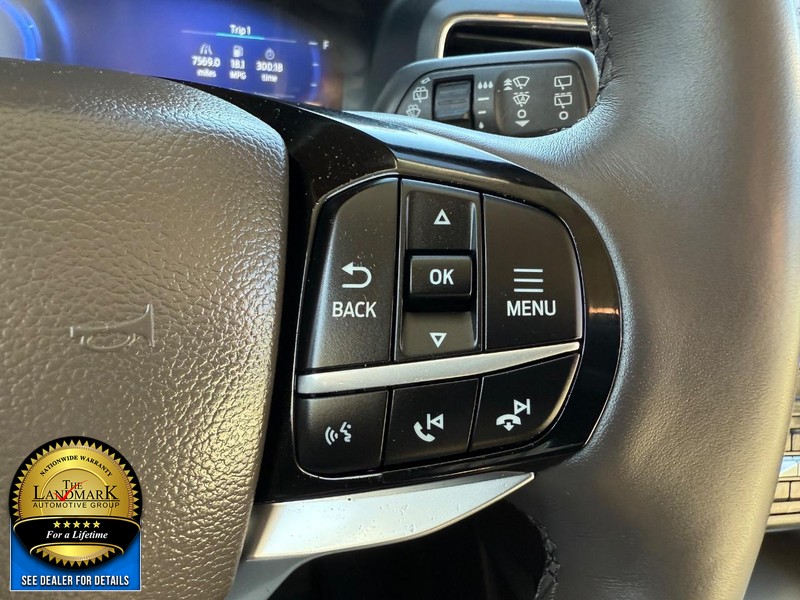 Ford Explorer Vehicle Full-screen Gallery Image 11