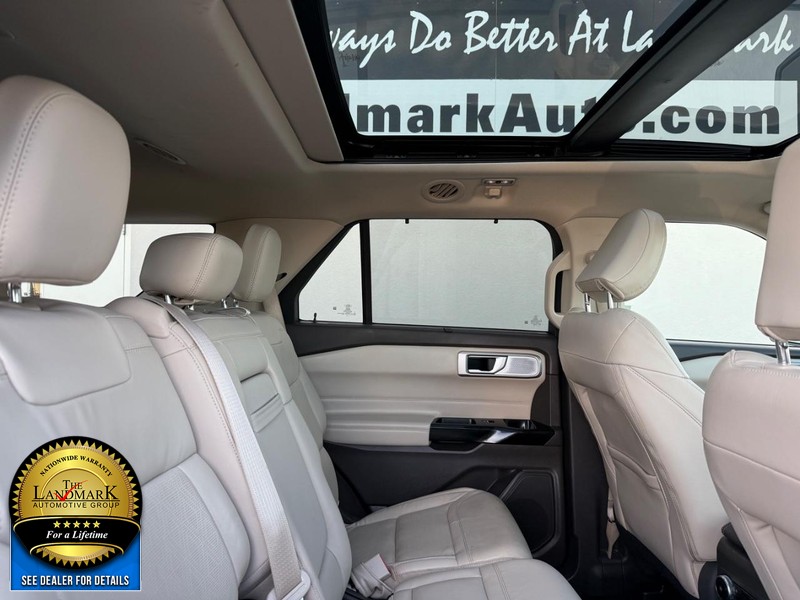 Ford Explorer Vehicle Full-screen Gallery Image 16