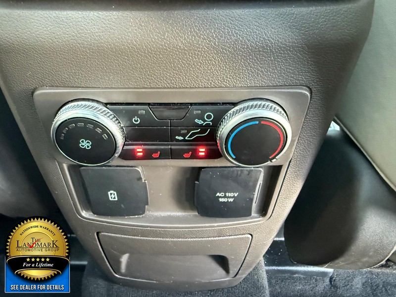 Ford Explorer Vehicle Full-screen Gallery Image 17