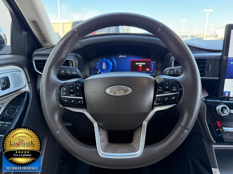 Ford Explorer Vehicle Full-screen Gallery Image 20