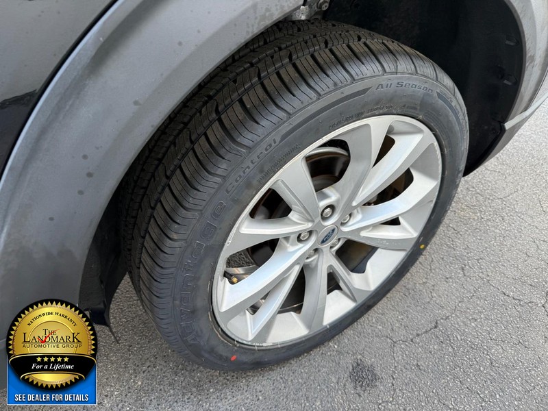 Ford Explorer Vehicle Full-screen Gallery Image 23