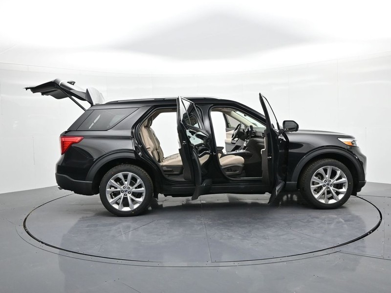 Ford Explorer Vehicle Full-screen Gallery Image 29