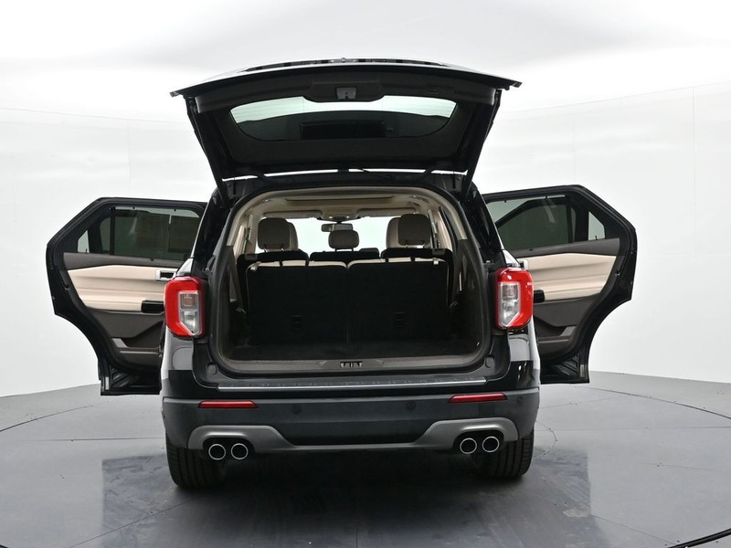 Ford Explorer Vehicle Full-screen Gallery Image 32