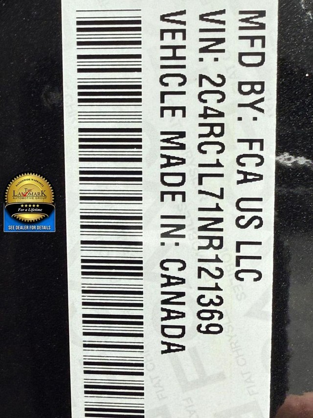 Chrysler Pacifica Vehicle Full-screen Gallery Image 25