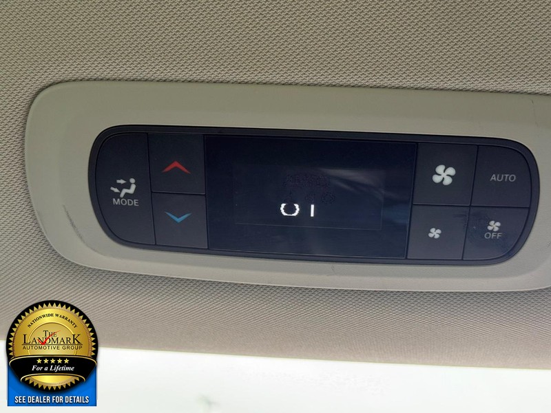 Chrysler Pacifica Vehicle Full-screen Gallery Image 18