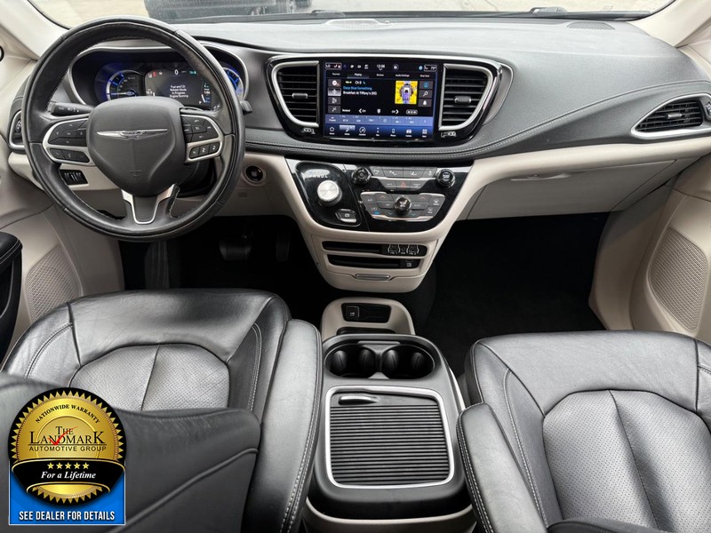 Chrysler Pacifica Vehicle Full-screen Gallery Image 20