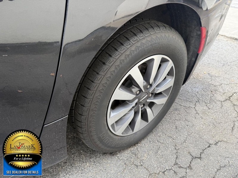 Chrysler Pacifica Vehicle Full-screen Gallery Image 24