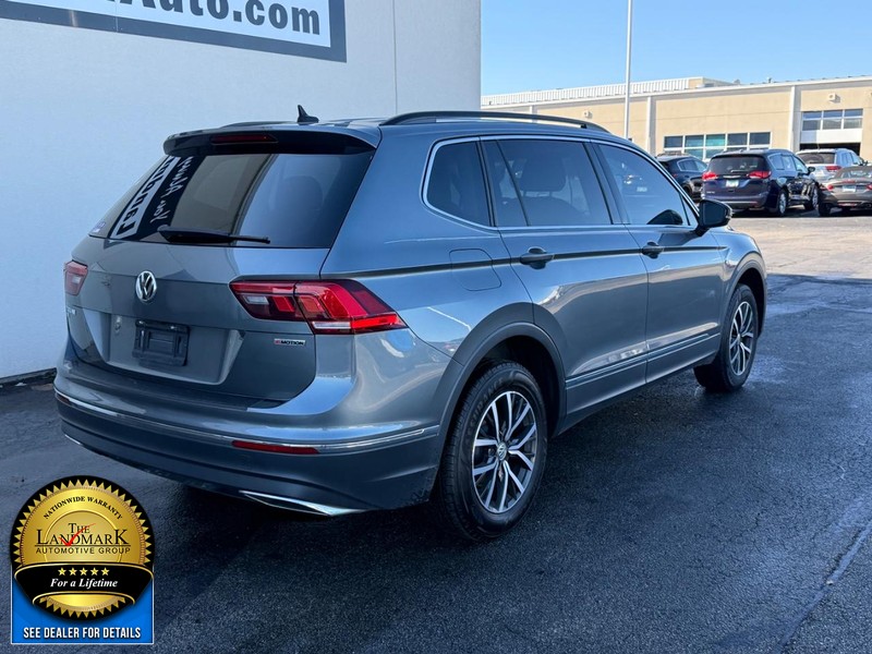 Volkswagen Tiguan Vehicle Full-screen Gallery Image 3