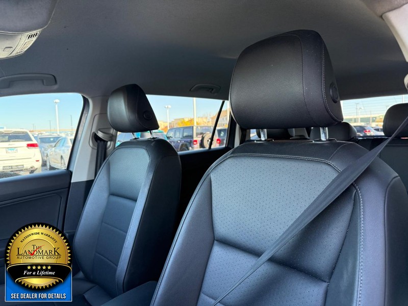 Volkswagen Tiguan Vehicle Full-screen Gallery Image 9