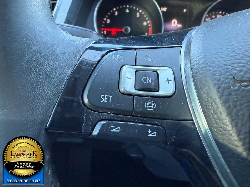 Volkswagen Tiguan Vehicle Full-screen Gallery Image 10