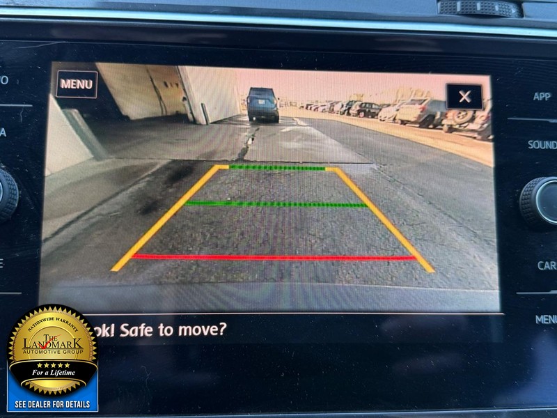 Volkswagen Tiguan Vehicle Full-screen Gallery Image 13