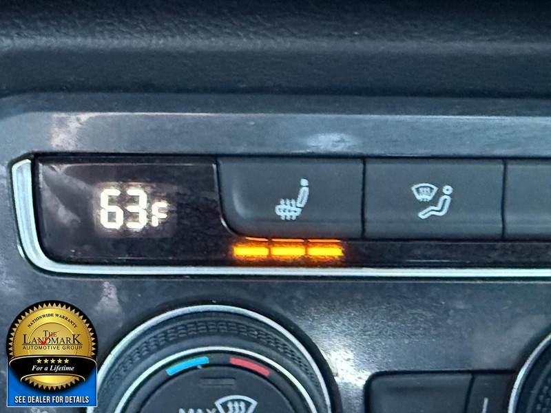 Volkswagen Tiguan Vehicle Full-screen Gallery Image 14