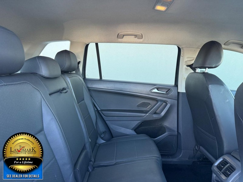 Volkswagen Tiguan Vehicle Full-screen Gallery Image 15