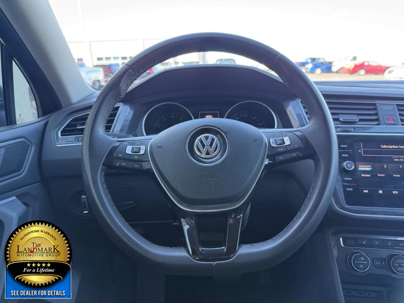 Volkswagen Tiguan Vehicle Full-screen Gallery Image 17