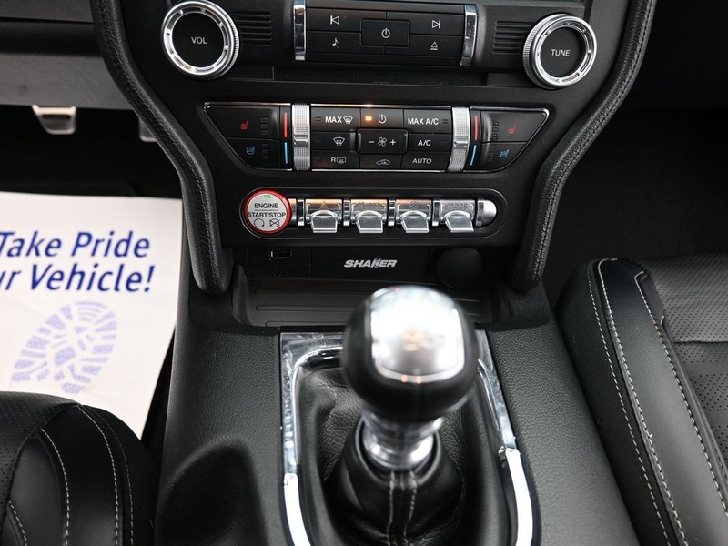 Ford Mustang Vehicle Full-screen Gallery Image 13