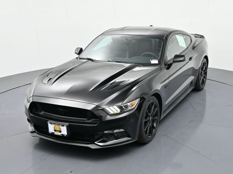 Ford Mustang Vehicle Full-screen Gallery Image 18