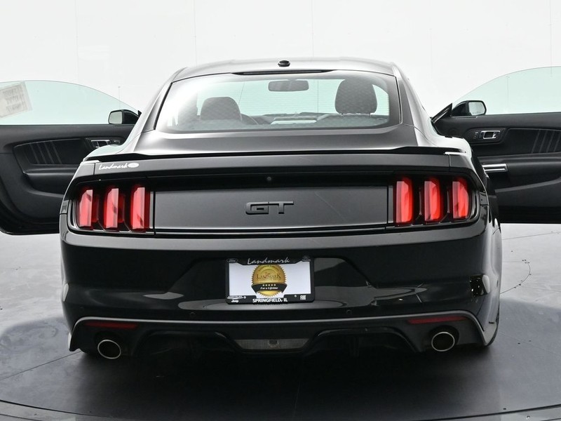 Ford Mustang Vehicle Full-screen Gallery Image 27