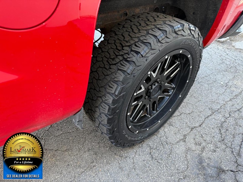 Chevrolet Silverado 1500 Vehicle Full-screen Gallery Image 19